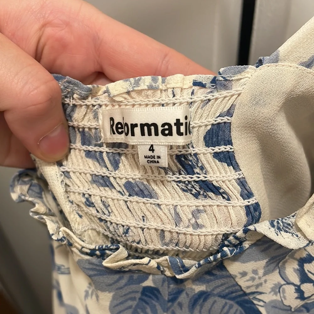 Reformation floral dress size 4. Fits as a 2/4. Worn once. Excellent condition - Picture 5 of 5